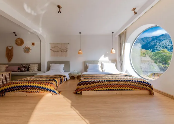 Distant Mountain Forest Wild Luxury Homestay