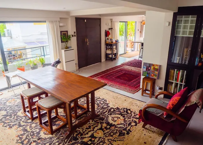 3 Storey Villa, 300 Steps From The Beach!