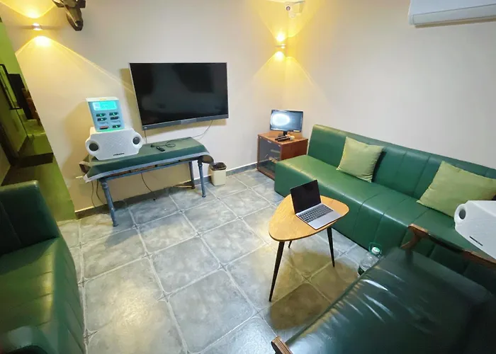 翠湖别墅民宿emerald Lake Park Villa深圳较场尾9室整套近海景别墅可做饭可轰趴大院管家服务